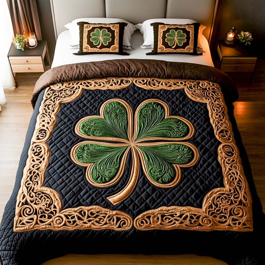 Golden Clover Quilted Bedding Set Family Christmas Presents
