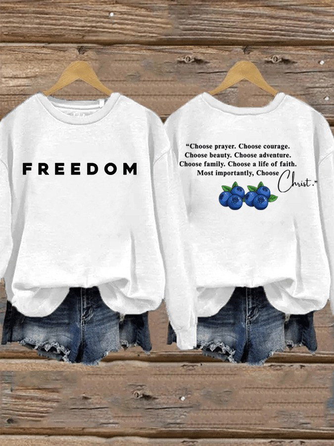 Red Freedom Charlie Kirk Memorial Merch Sweatshirt Choose Prayer Red White And Blueberries - Image 2